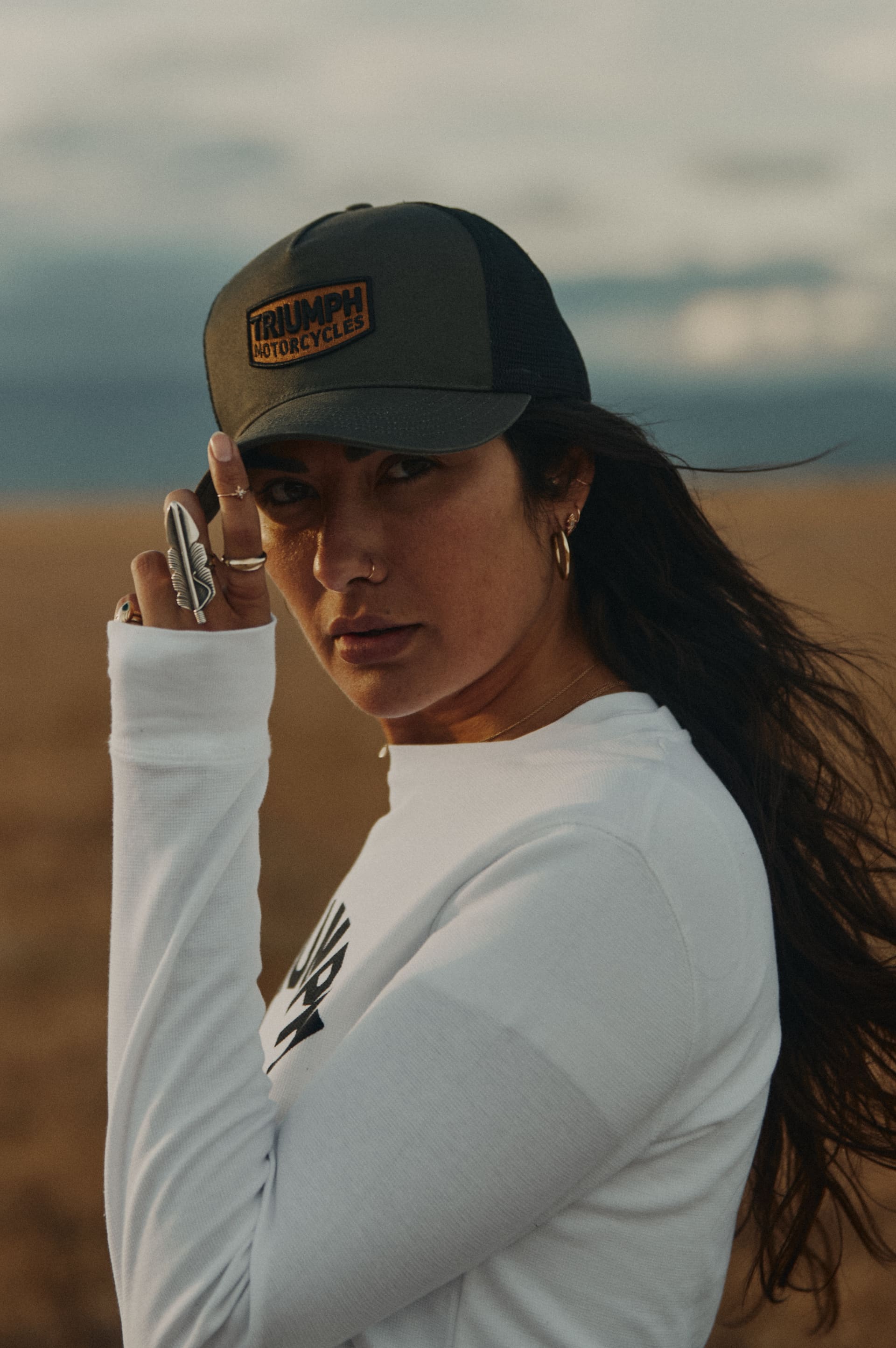 MCAS22311 lifestyle MCAS22311_Triumph_Apparel_2023_California_AZ3I8693_ixobwg