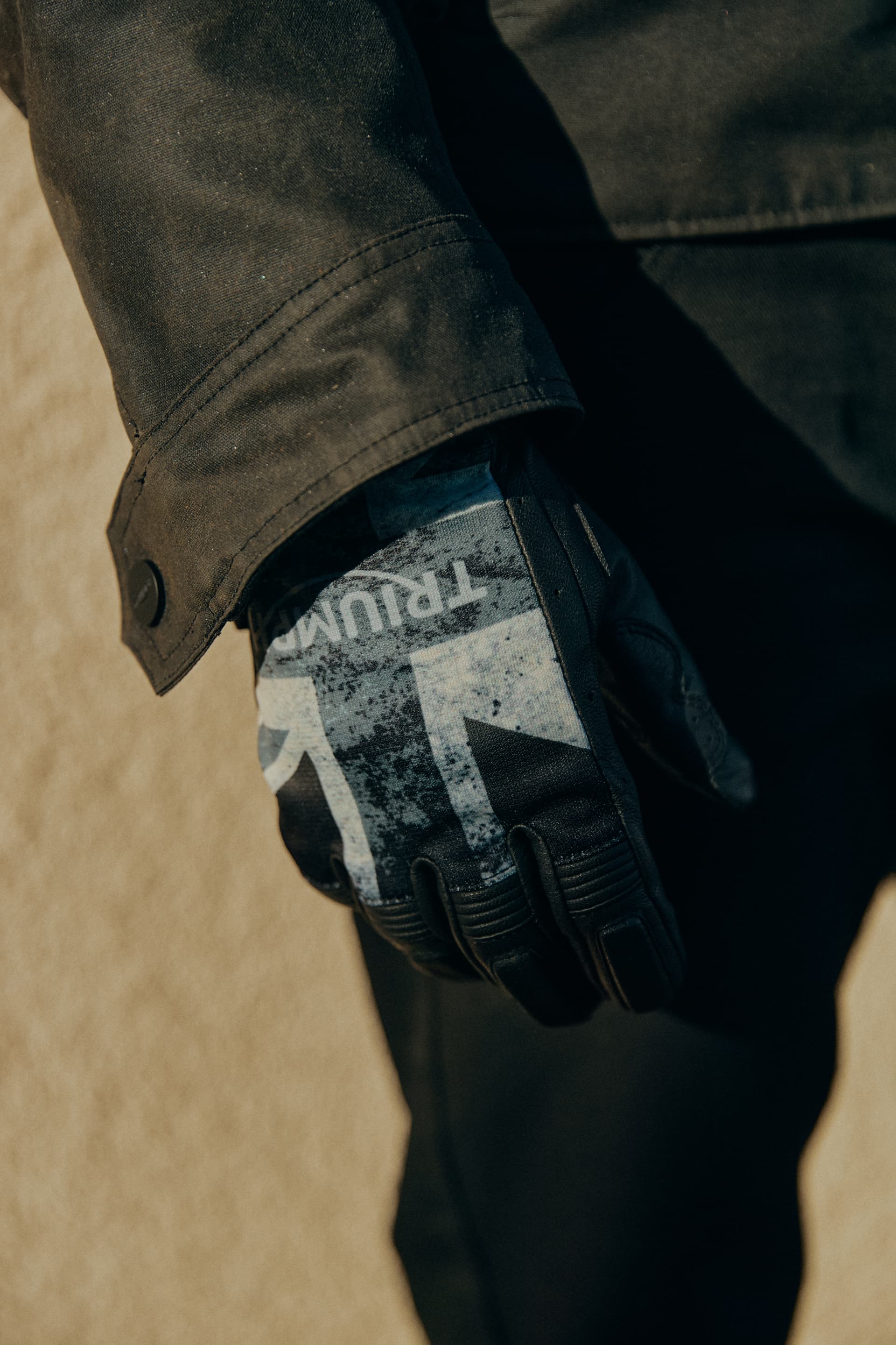 MGVS25504 lifestyle 00003_MGVS25504_CLO_2025_MODERNCLASSICS_LOCATION_AZ3I0528_q8qdw4