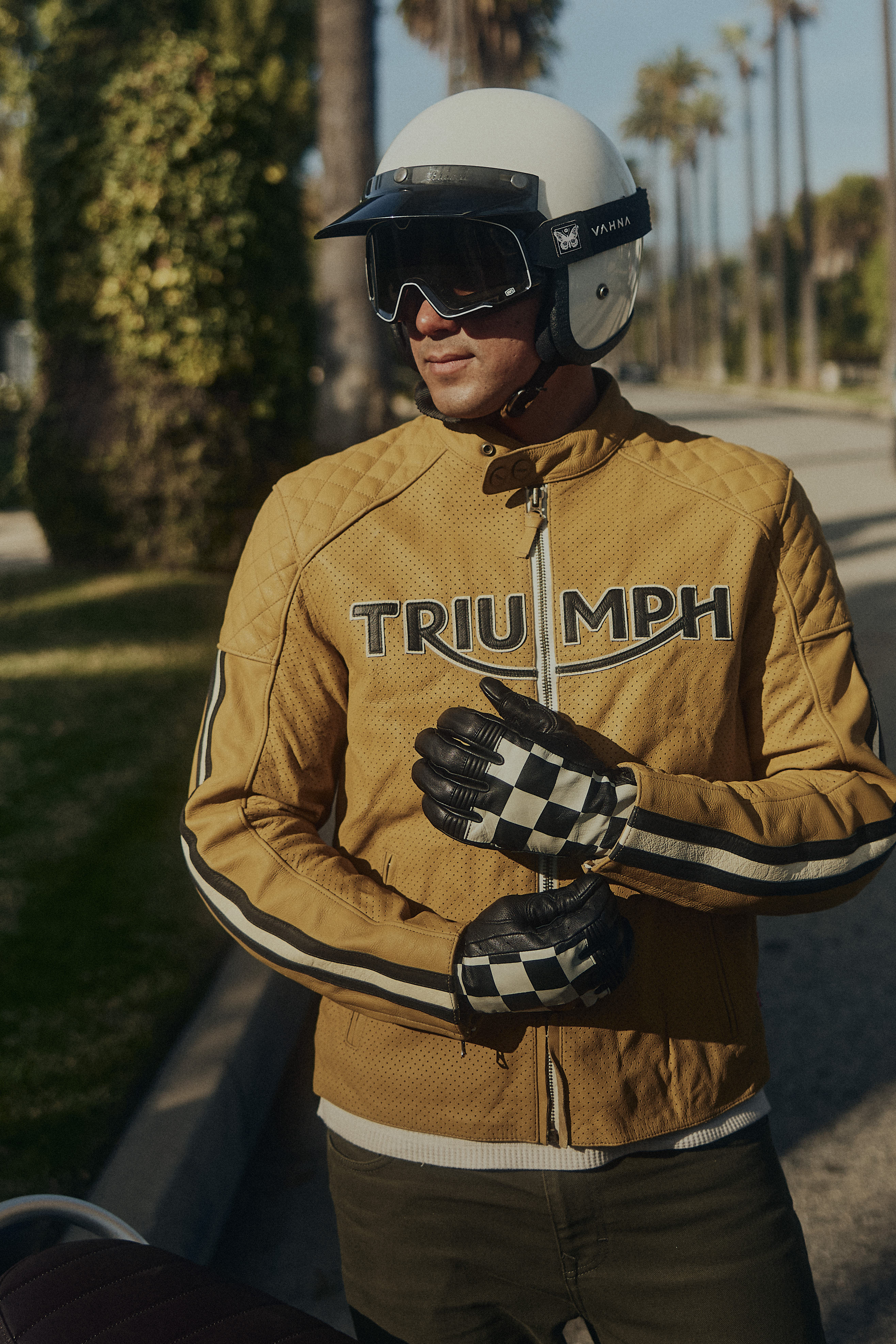 MLES24006 lifestyle 00001_MLES24006_CLO_MODERN_CLASSIC_LOCATION_2026_TriumphMotorcycles_2026Apparel_JH__U7A3209