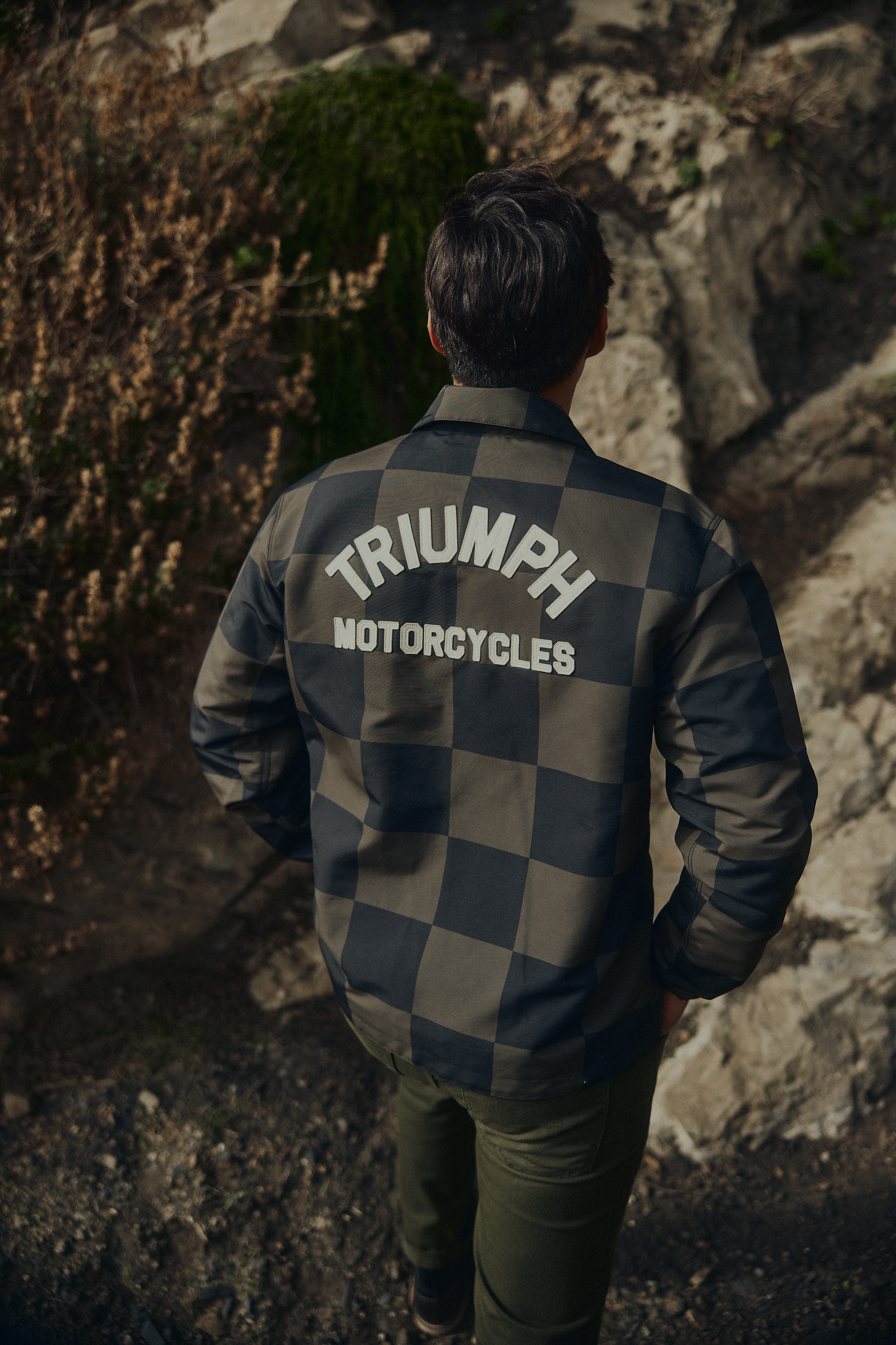 MTES26400 lifestyle MTES26400_CLO_MODERN_CLASSIC_LOCATION_2026_TriumphMotorcycles_2026Apparel_JH__U7A2076